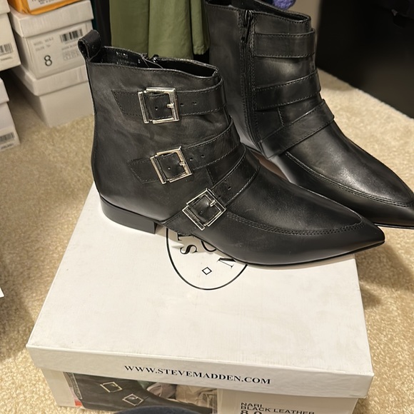 New in Box Steve Madden Nari Leather Ankle Boots - Picture 2 of 3